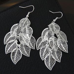 Beautiful Hallow Leaf Dangle Earring